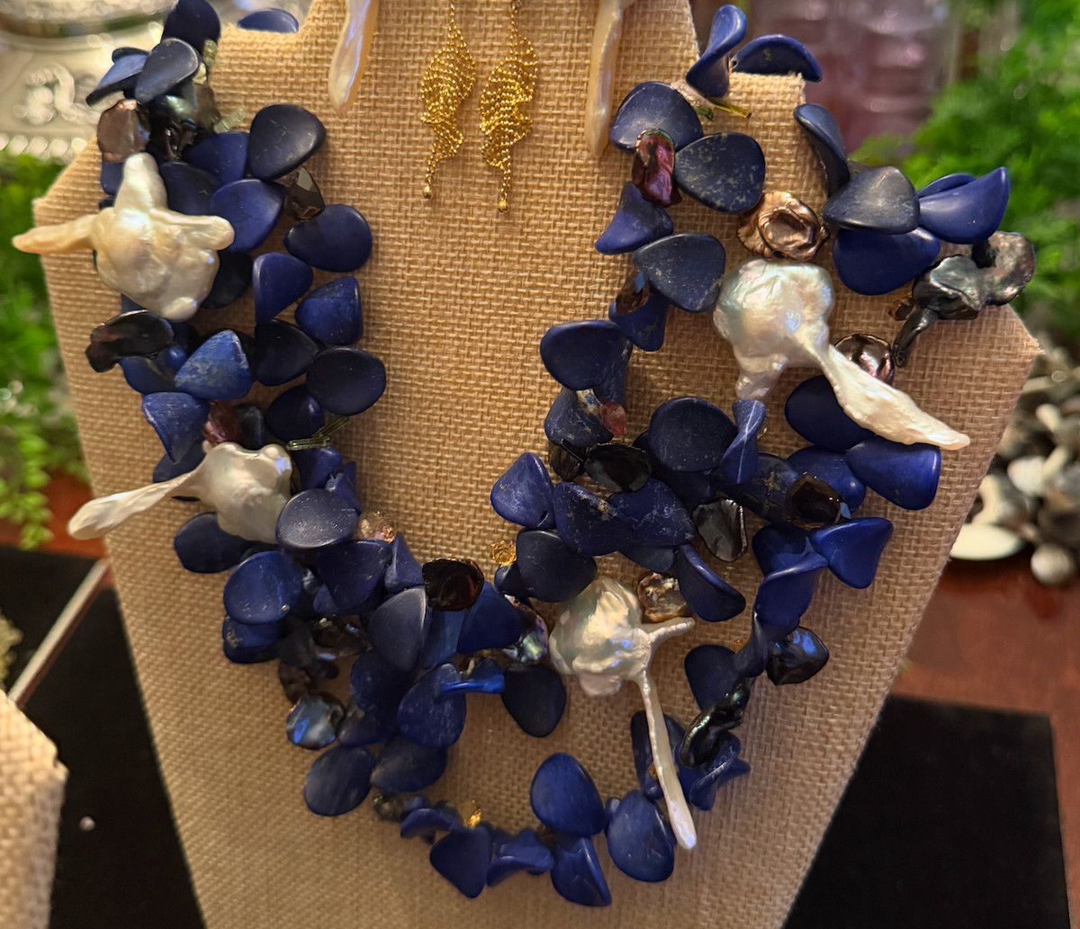 Key Pearl Petal Necklace