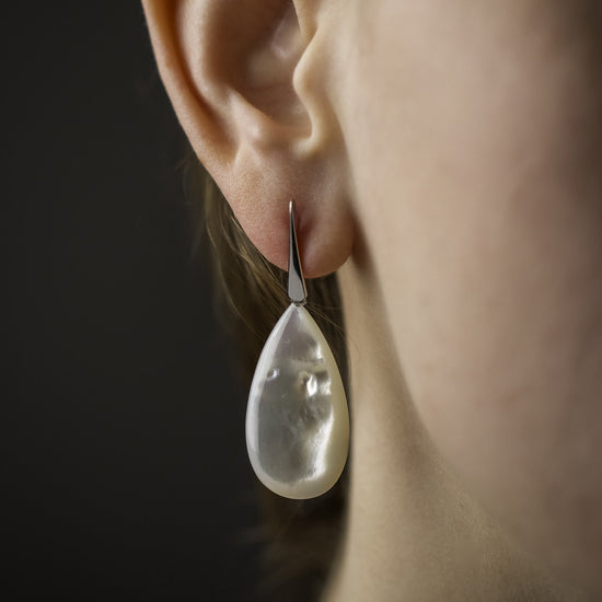 Load image into Gallery viewer, Knotting Way Earrings with Mother of Pearl Drops

