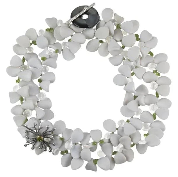 Load image into Gallery viewer, Peridot &amp;amp; White Petal Necklace
